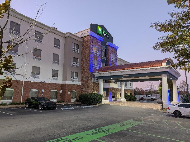 Holiday Inn Express Columbia — exterior view