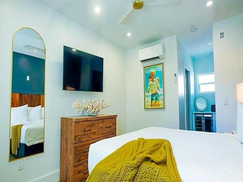 Sands Point Motel image
