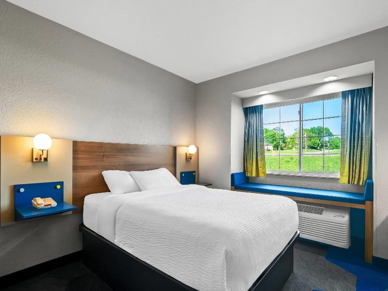 Microtel Inn & Suites By Wyndham Joplin image