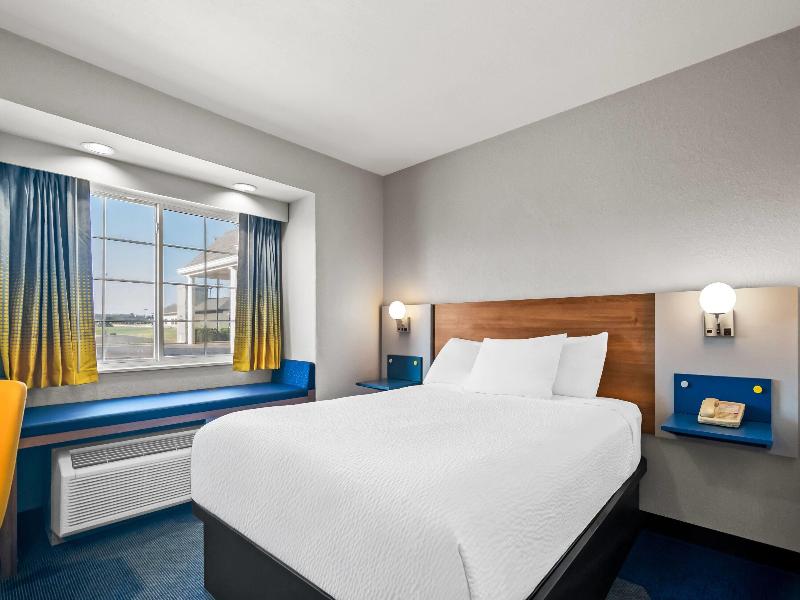 Microtel Inn & Suites By Wyndham Joplin image