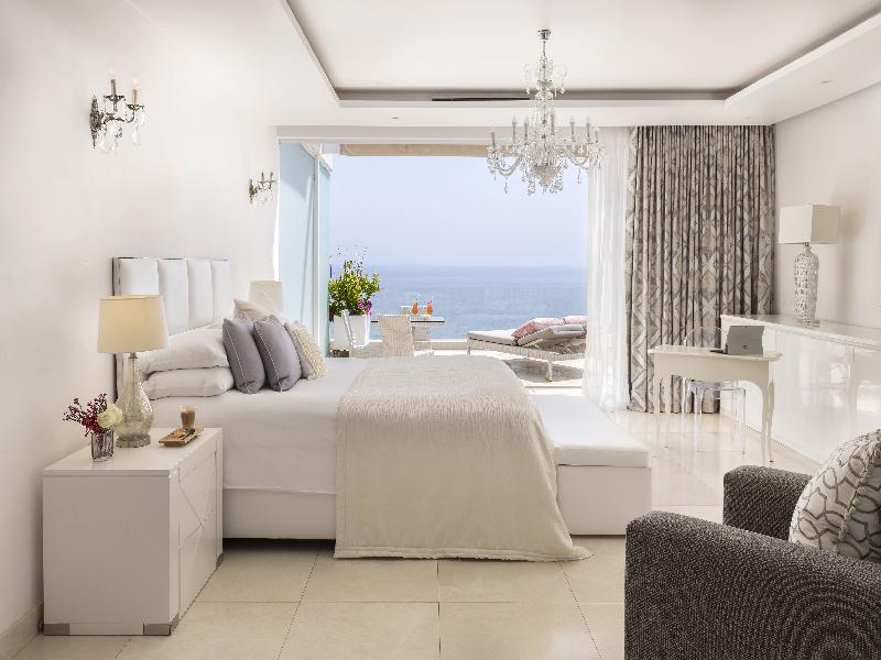 The Clarendon Bantry Bay image