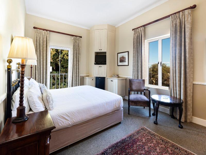 Queens Hotel image