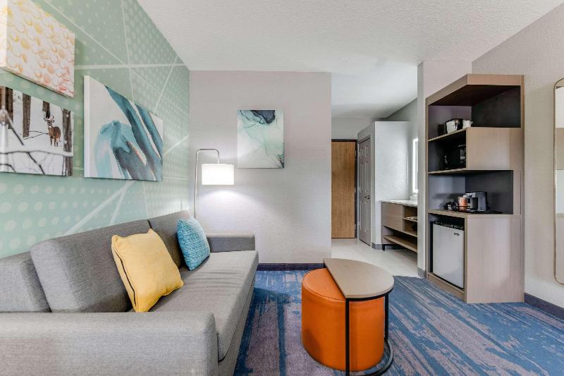 Comfort Inn & Suites Weston - Wausau image