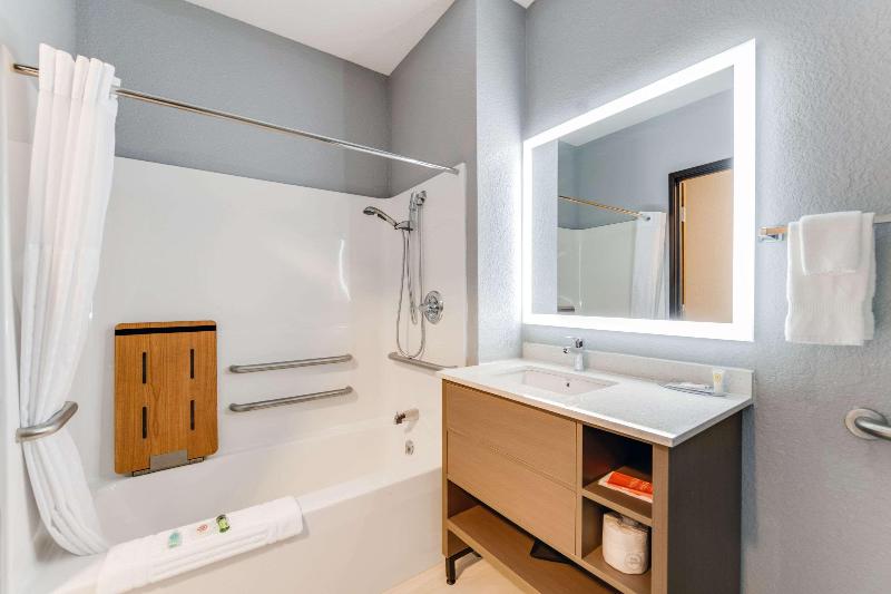 Comfort Inn & Suites Weston - Wausau image