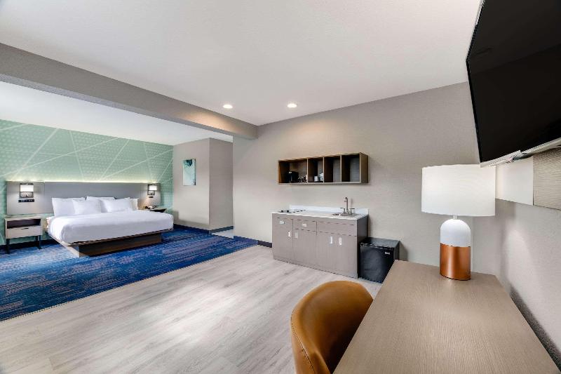 Comfort Inn & Suites Weston - Wausau image