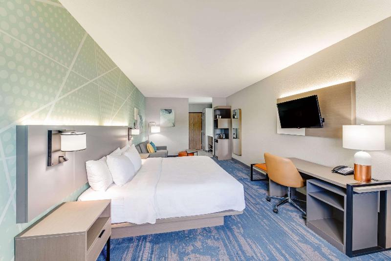 Comfort Inn & Suites Weston - Wausau image