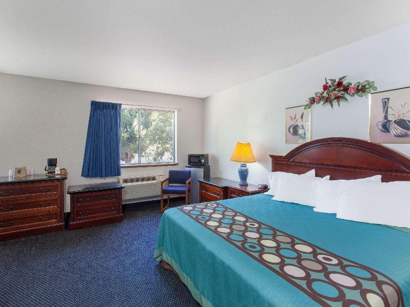 1 King Bed, Mobility/Hearing Impaired Accessible Room, Non-Smoking