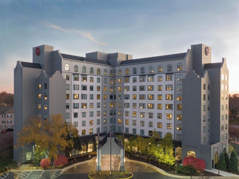 Sheraton Columbus Suites image