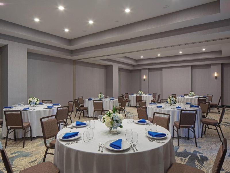 Sheraton Columbus Suites image