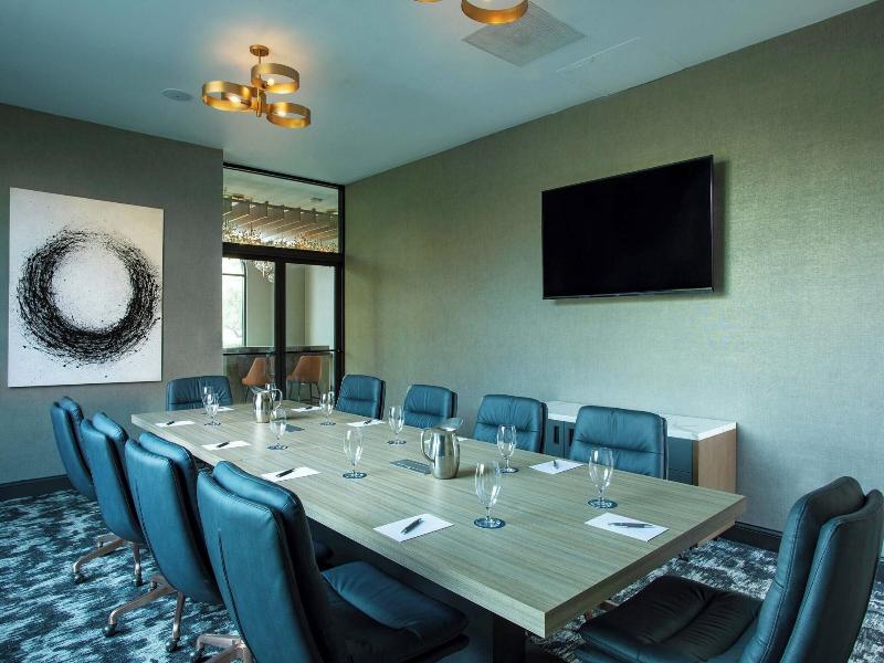 Sheraton Columbus Suites image