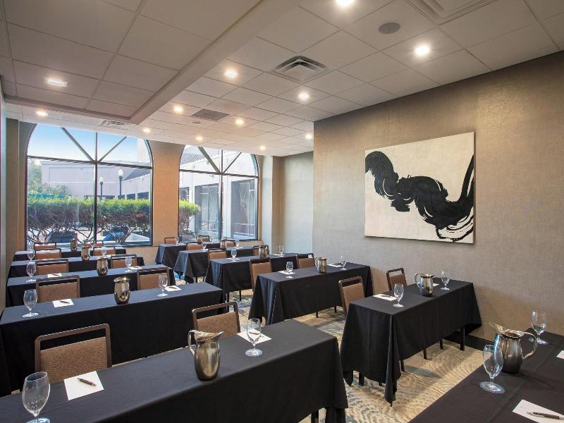 Sheraton Columbus Suites image