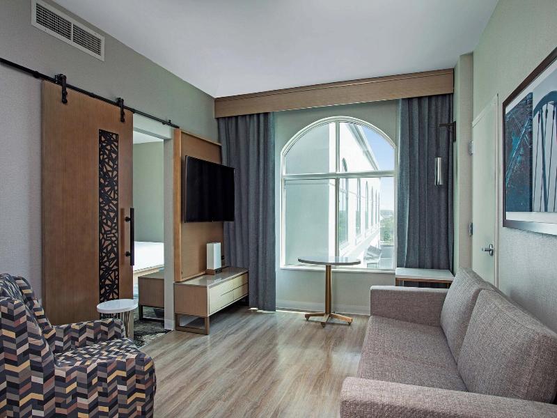 Sheraton Columbus Suites image