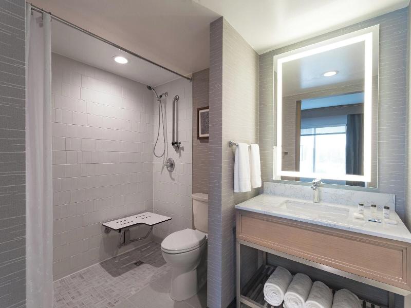 Sheraton Columbus Suites image