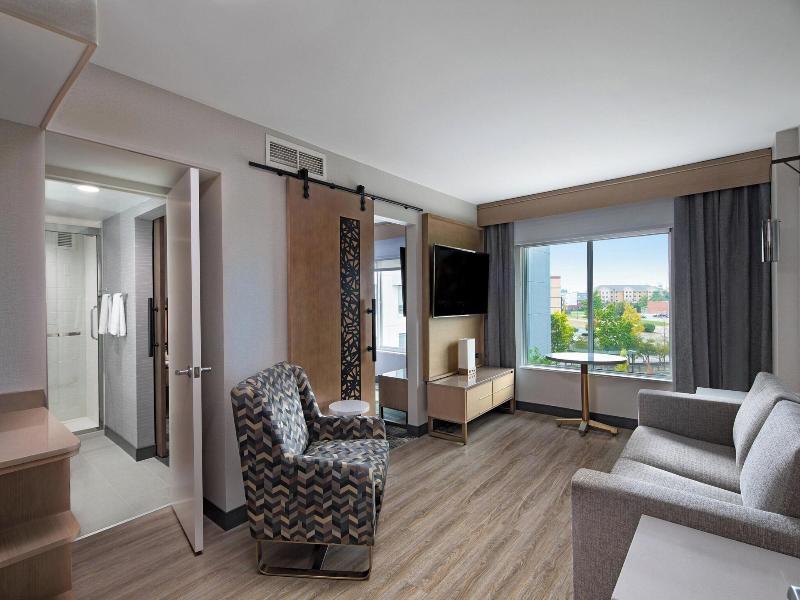 Sheraton Columbus Suites image