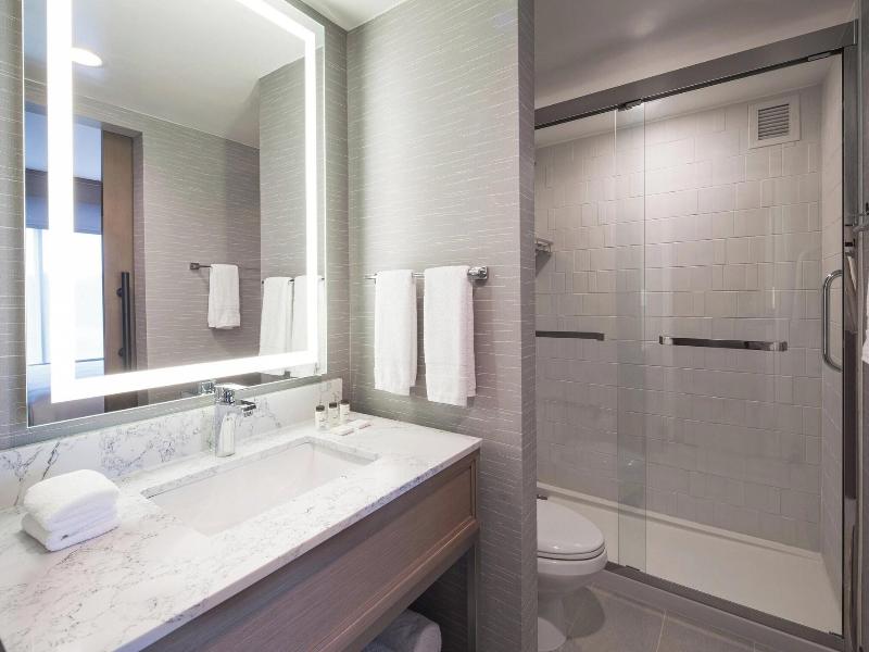 Sheraton Columbus Suites image