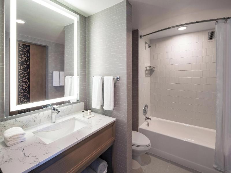 Sheraton Columbus Suites image