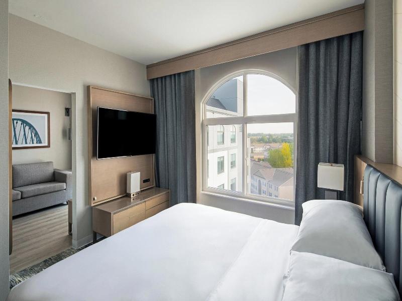 Sheraton Columbus Suites image