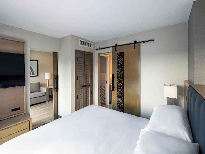 Sheraton Columbus Suites image