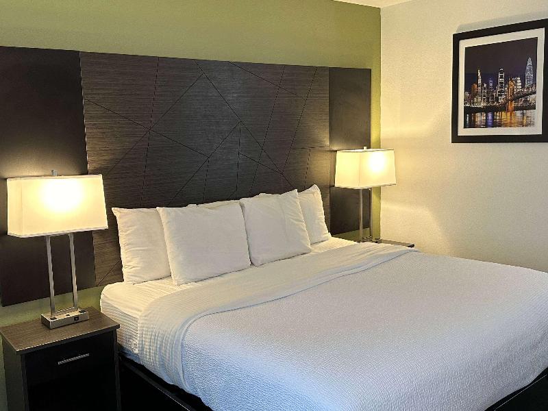 La Quinta Inn & Suites Cincinnati North image