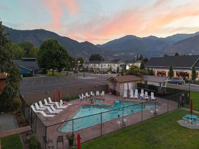 Mountain View Lodge image