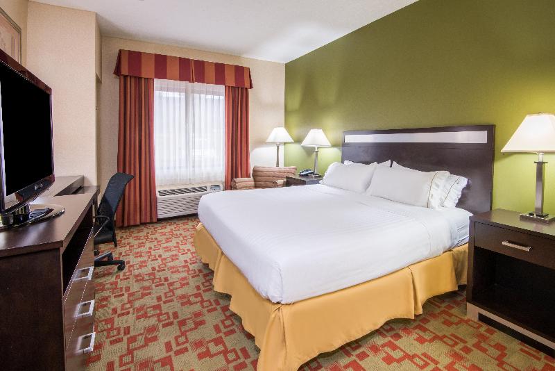 Holiday Inn Express Cleveland Airport photo 16