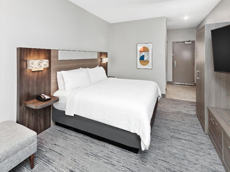 Holiday Inn Express Cleveland Airport image