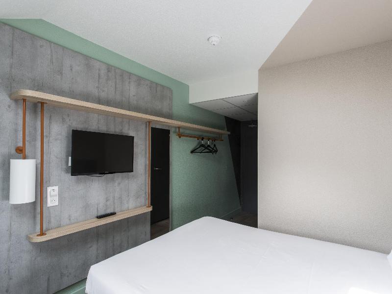 Ibis budget Senlis image