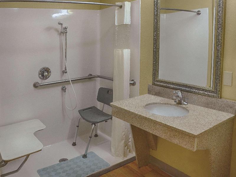 1 King Bed, Mobility/Hearing Accessible Room, Bathtub w/ Grab Bars, Non-Smoking