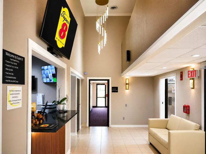 Super 8 by Wyndham Champaign