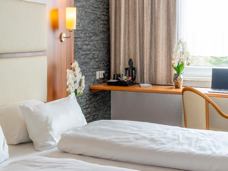 PLAZA INN Zwickau image