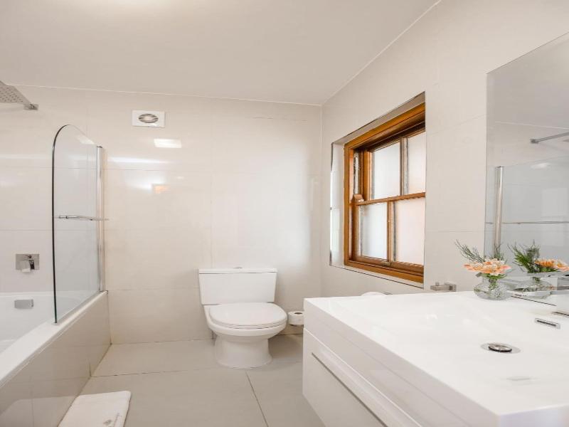 Roosenwijn Guest House image
