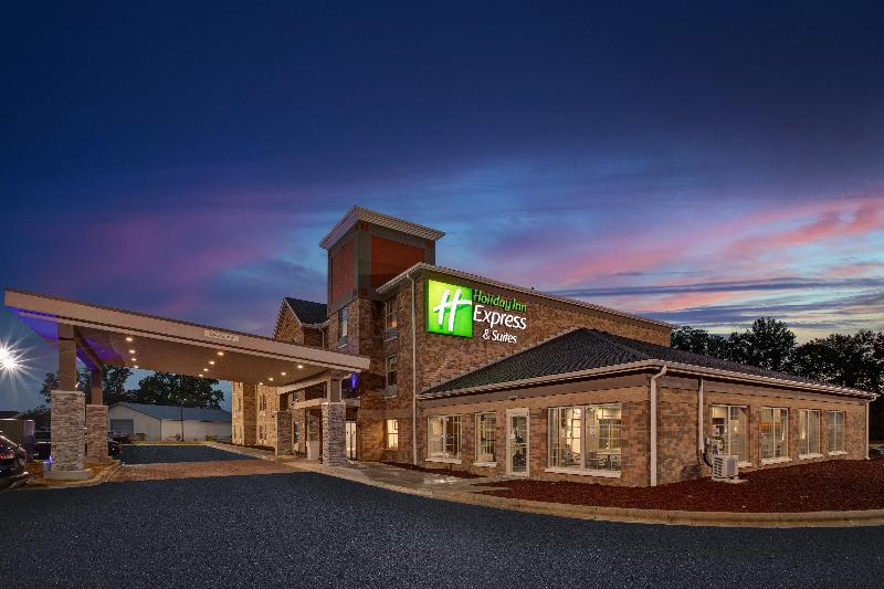 Holiday Inn Express & Suites Sunbury-Columbus Area