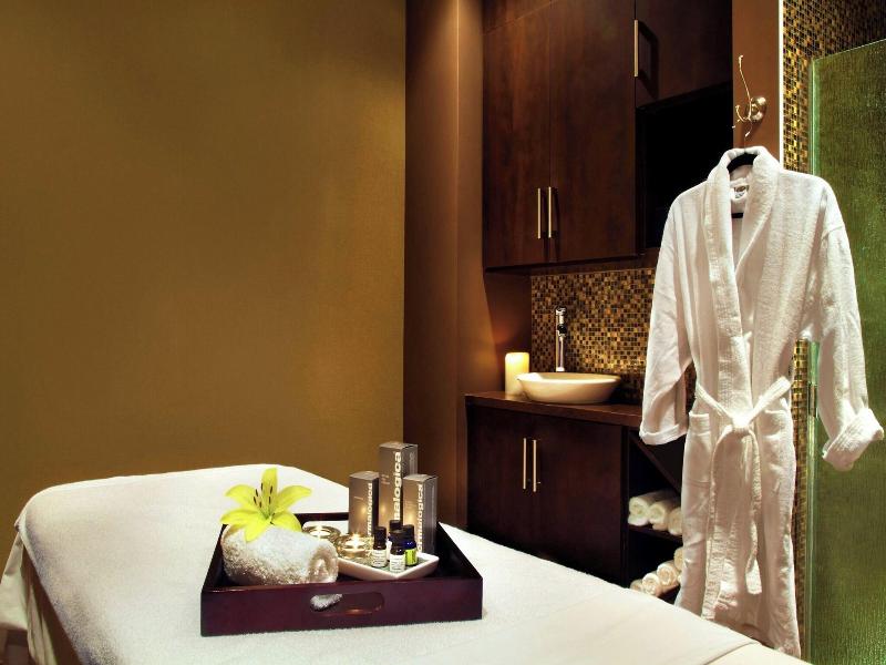 Four Points by Sheraton Calgary Airport image