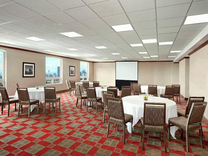 Four Points by Sheraton Calgary Airport image