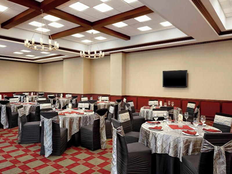 Four Points by Sheraton Calgary Airport image