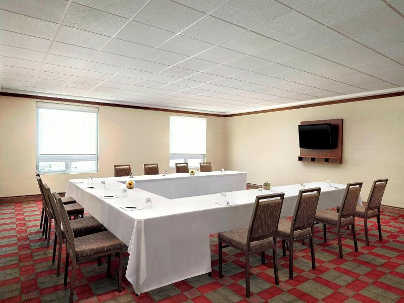 Four Points by Sheraton Calgary Airport image