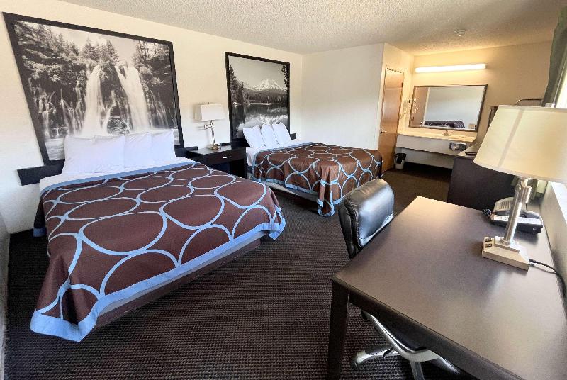 Super 8 by Wyndham Red Bluff image