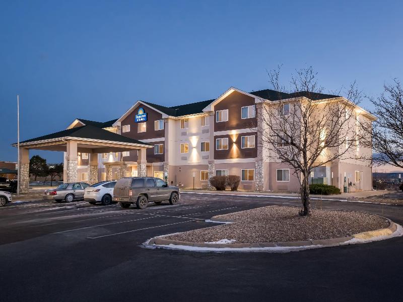 Days Inn & Suites by Wyndham Castle Rock — general view