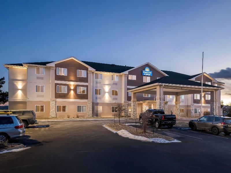 Days Inn & Suites by Wyndham Castle Rock — general view