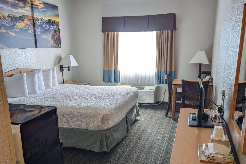 Days Inn & Suites by Wyndham Castle Rock image