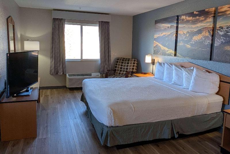 Days Inn & Suites by Wyndham Castle Rock image