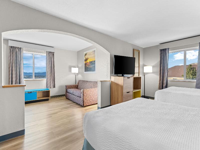 Days Inn & Suites by Wyndham Castle Rock image