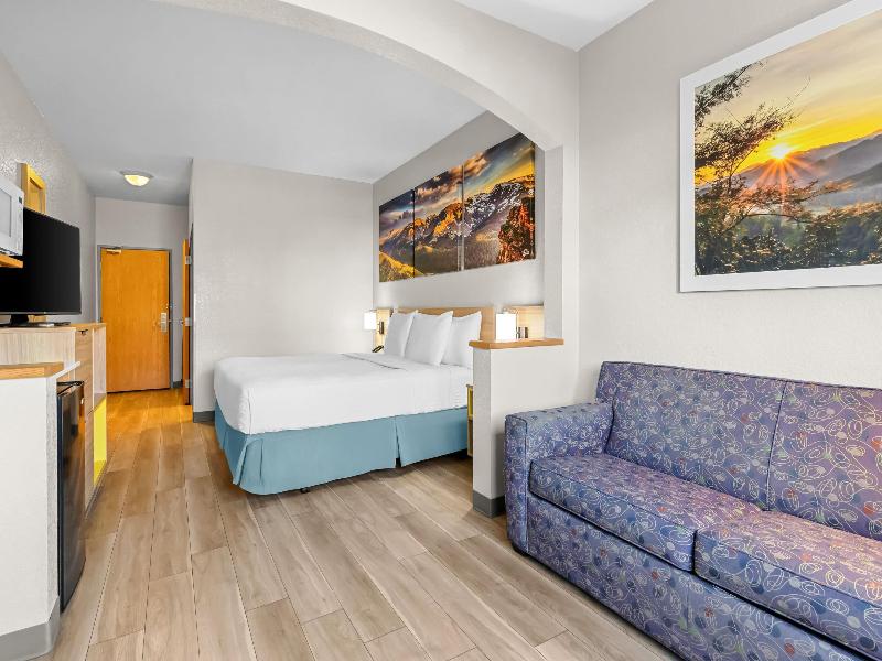 Days Inn & Suites by Wyndham Castle Rock image