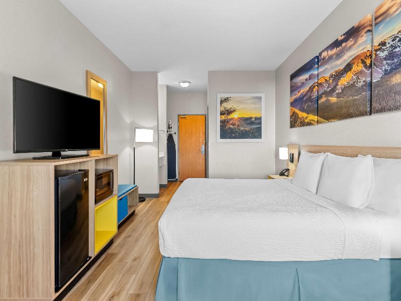 Days Inn & Suites by Wyndham Castle Rock image