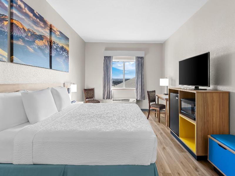 Days Inn & Suites by Wyndham Castle Rock image
