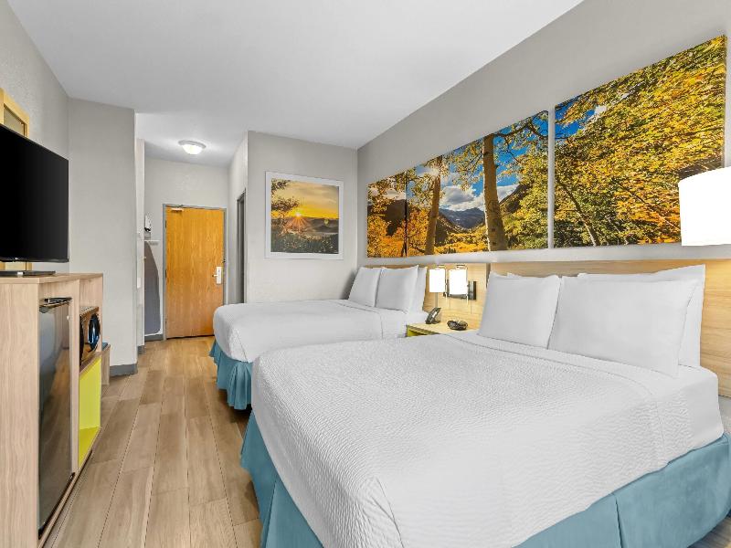 Days Inn & Suites by Wyndham Castle Rock image
