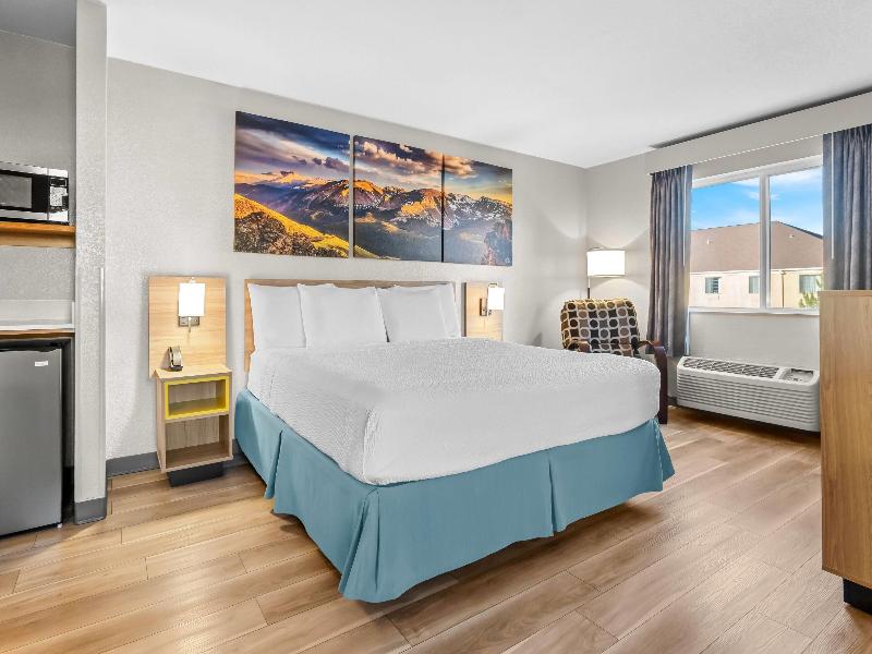Days Inn & Suites by Wyndham Castle Rock image