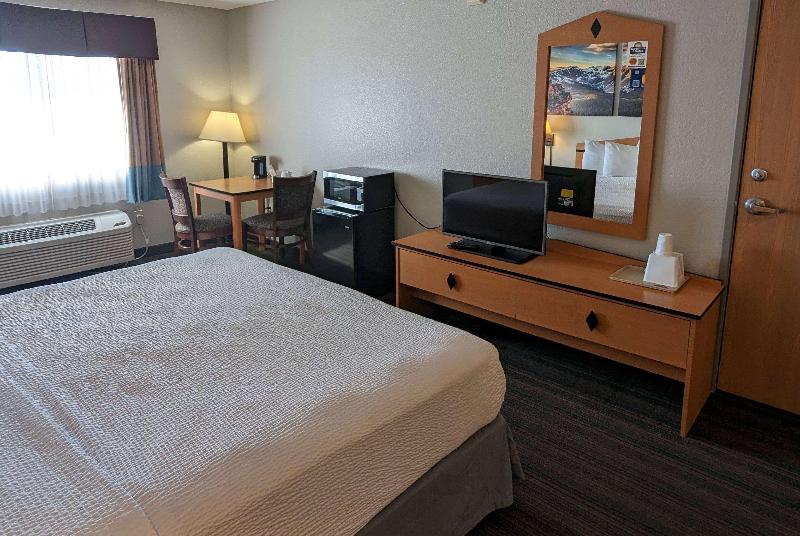 Days Inn & Suites by Wyndham Castle Rock image