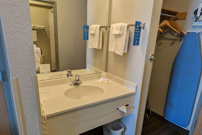 Days Inn & Suites by Wyndham Castle Rock image