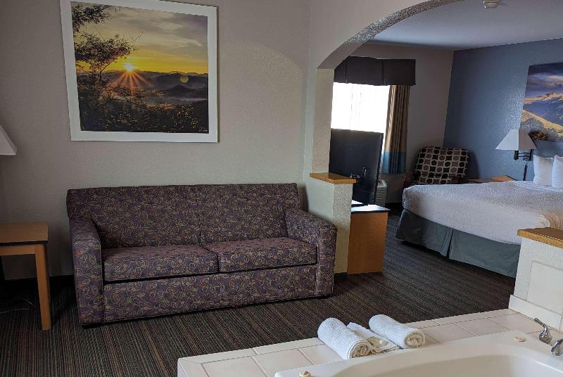 Days Inn & Suites by Wyndham Castle Rock image